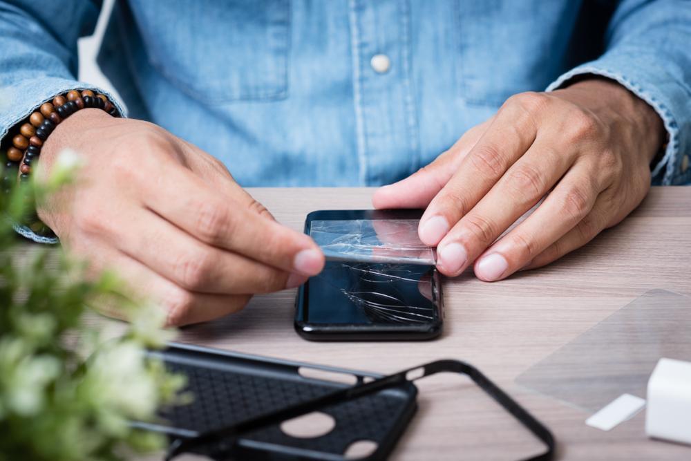Do Screen Protectors Work? Here’s What to Look For | Sahara Case LLC