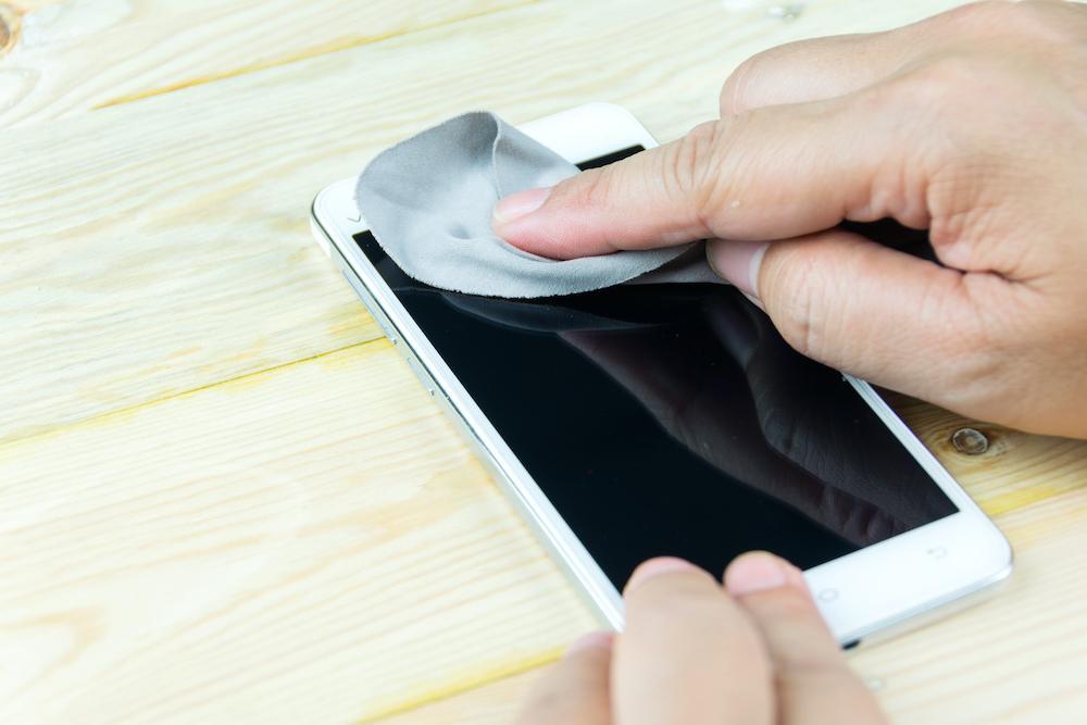 How to Clean Tempered Glass Without Damage | Sahara Case LLC
