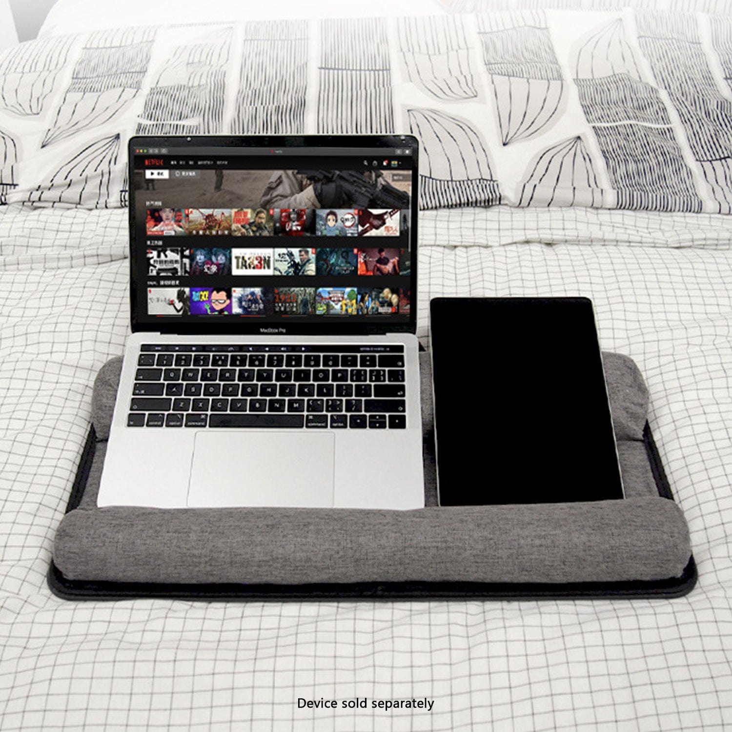 Universal On-The-Go Carbon Black Lap Desk Pad - Laptops up to 17.3"