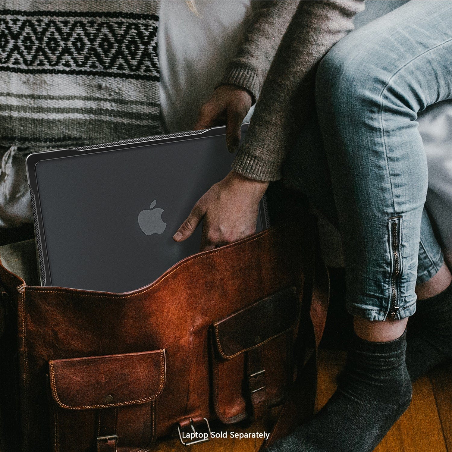 MacBook Air 15" (2024) Clear/Black Case – Shock-Absorbing Corners | Raider Series