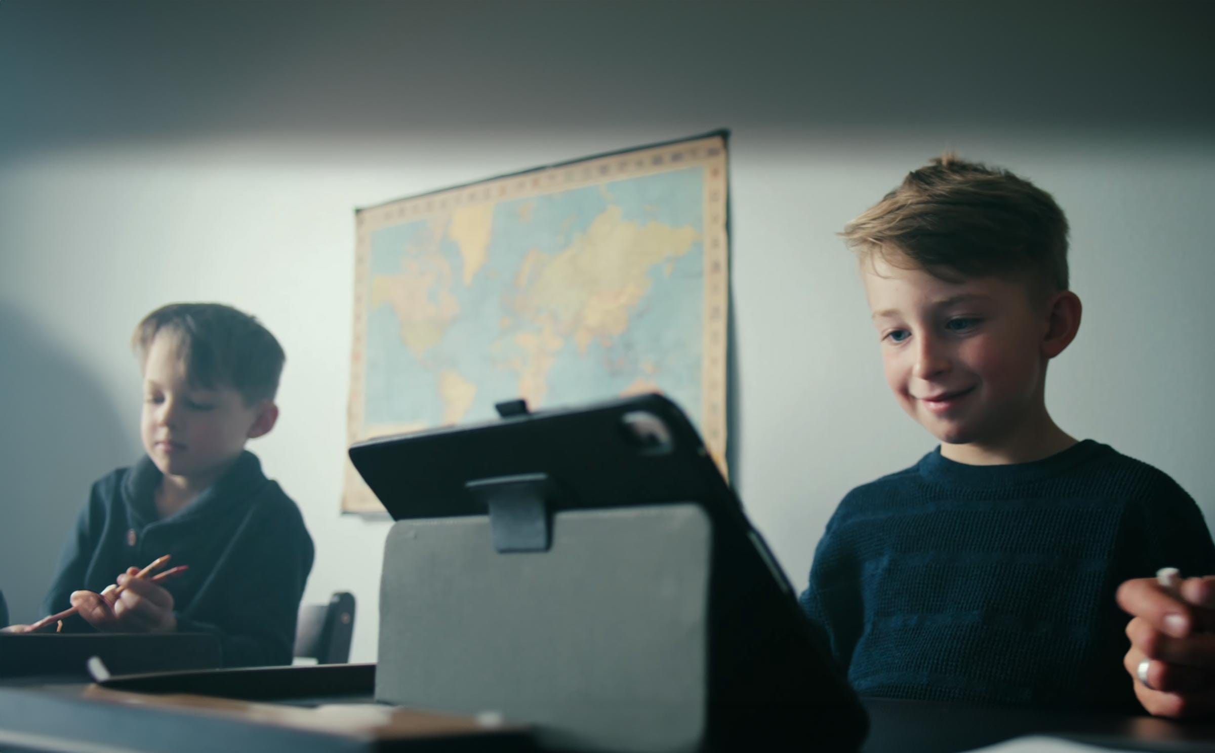 children using tablet