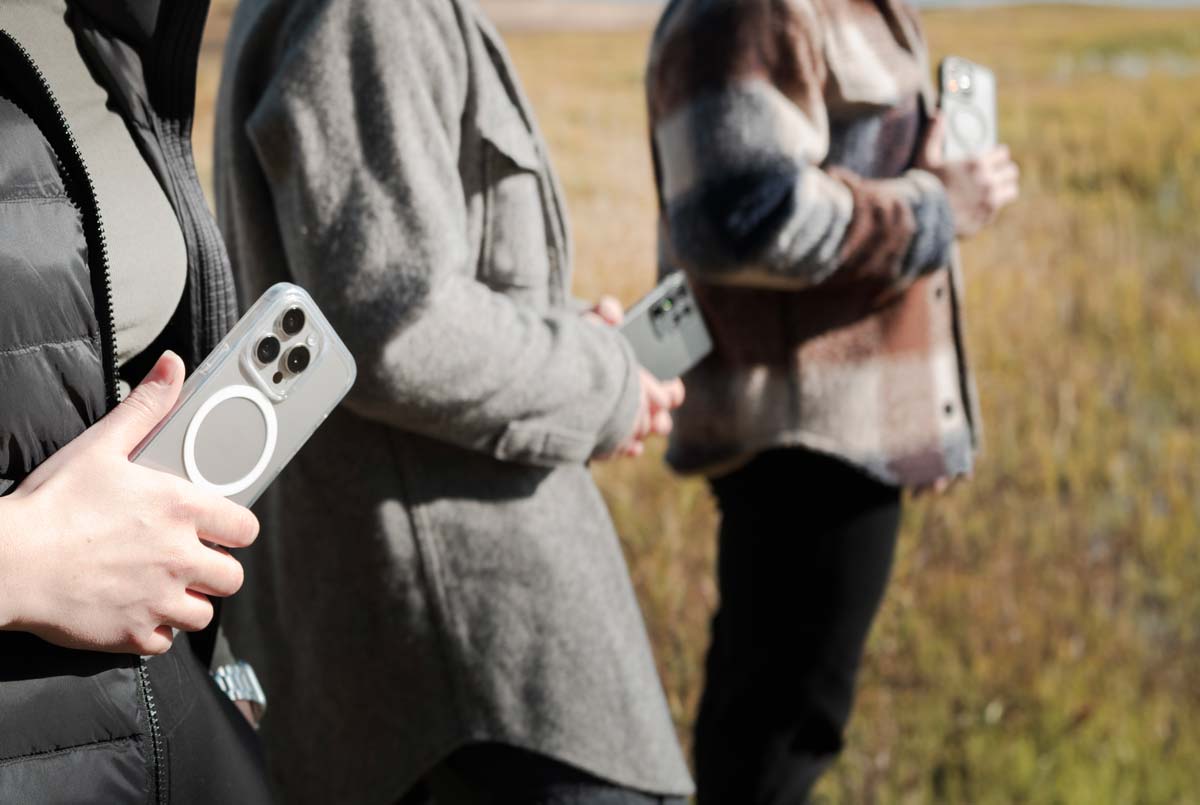 Slim fit, black textured design, and durability.