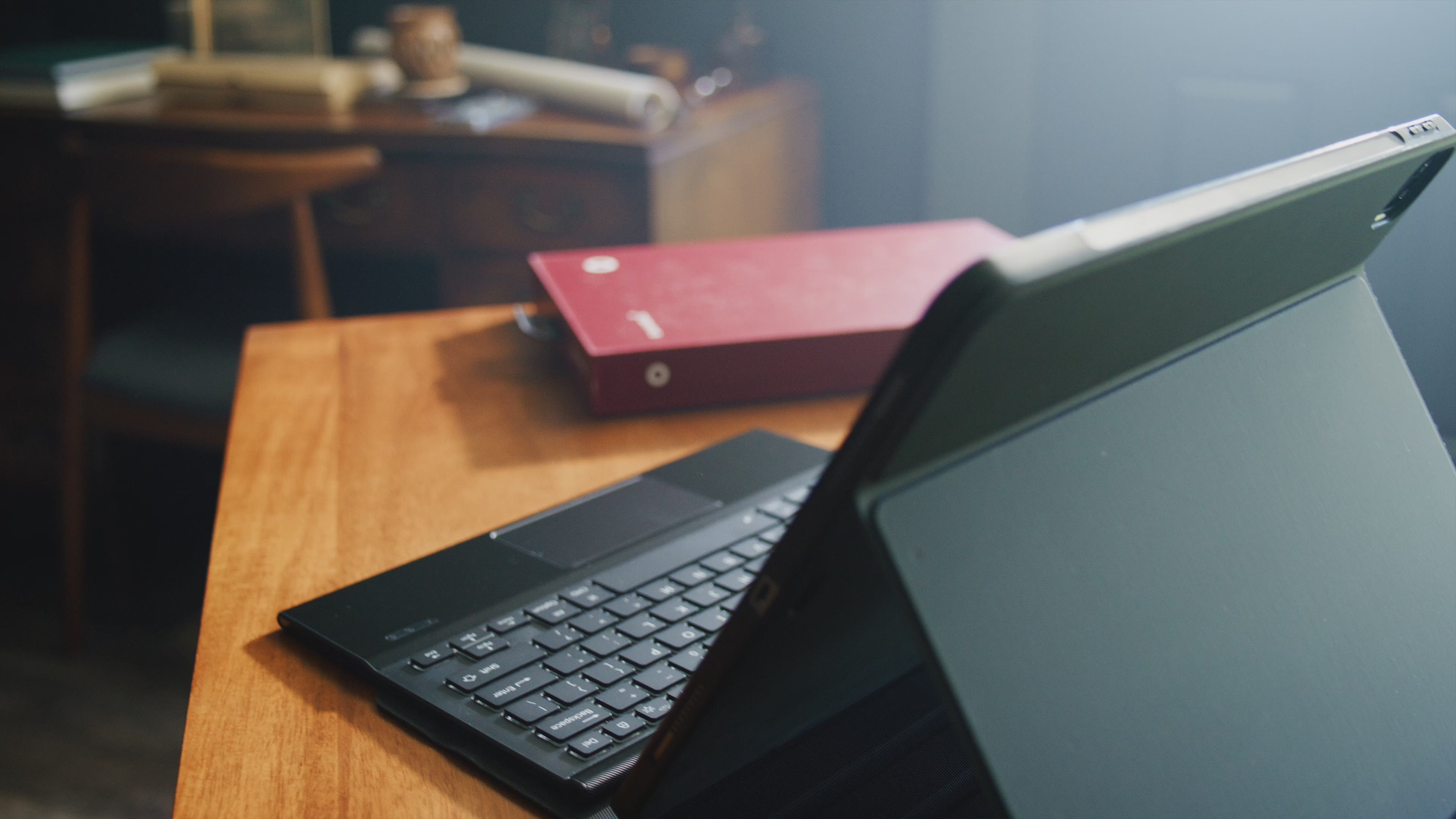 SaharaCase matte anti-glare screen protector with bubble-free installation kit.