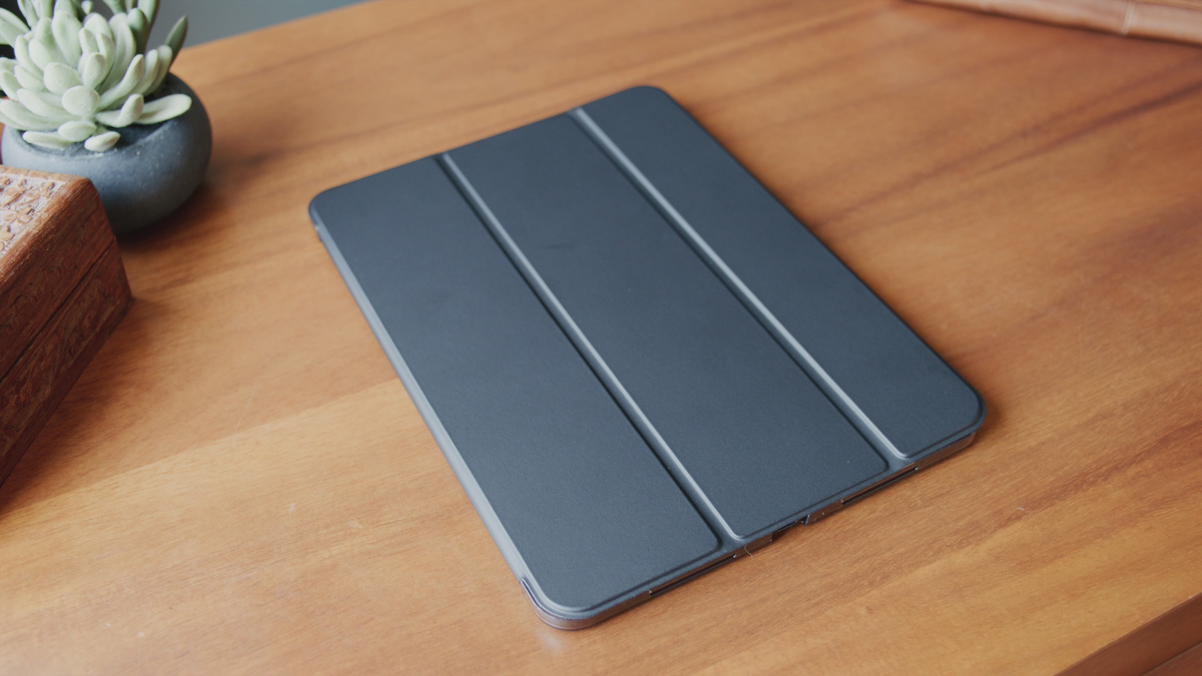 Reinforced corners, slim grip design, and drop protection.