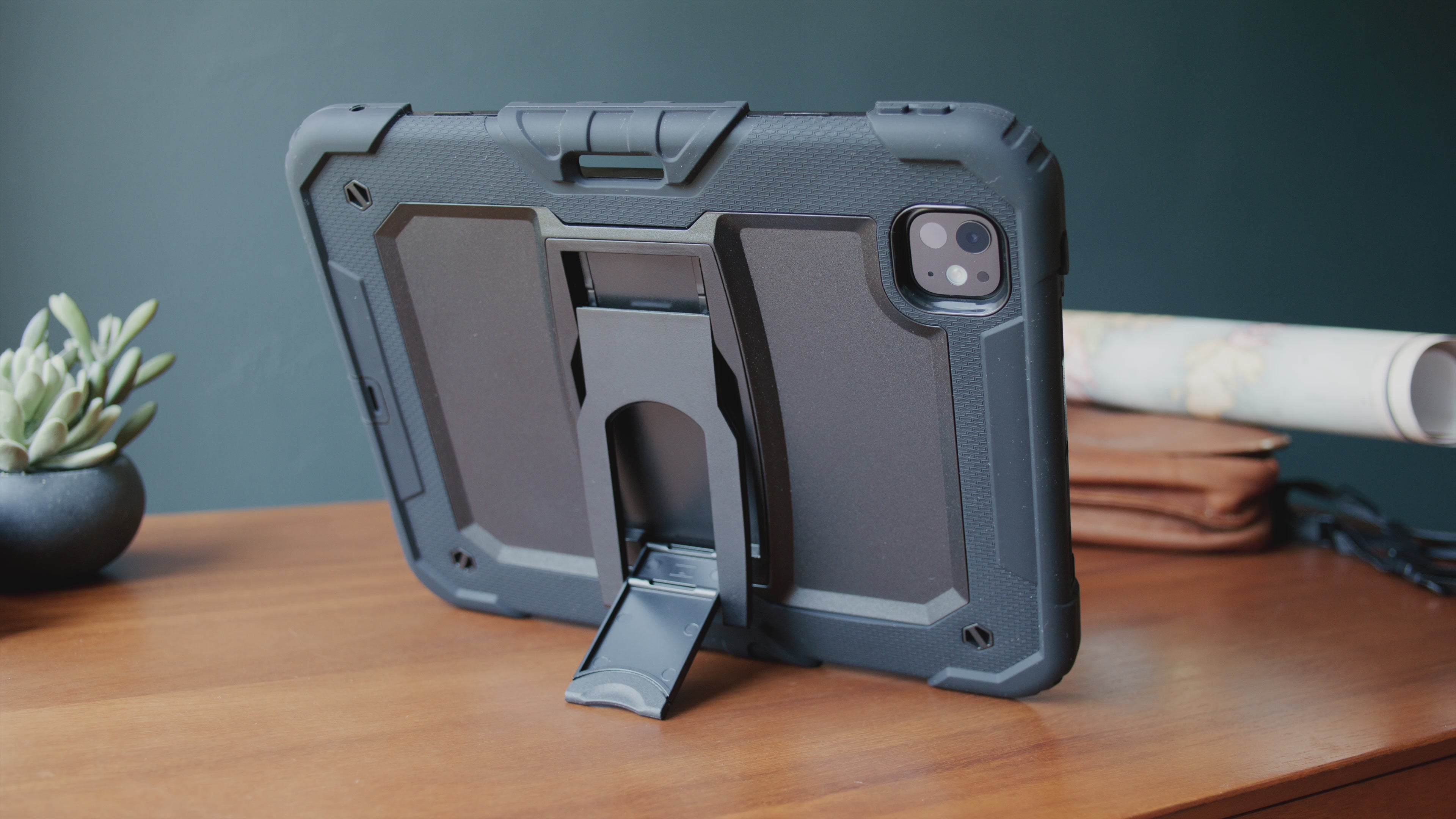 Slim transparent protective smartphone case with anti-yellowing material and corner bumpers.