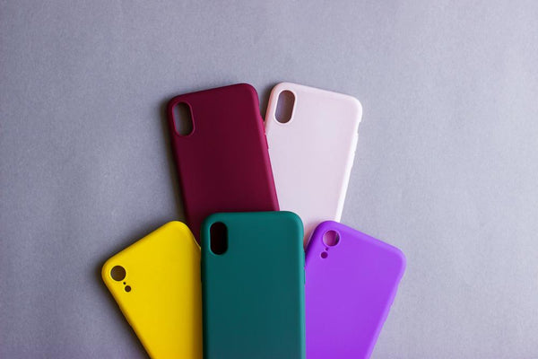 5 Easy Ways to Take Off a Phone Case | Sahara Case LLC