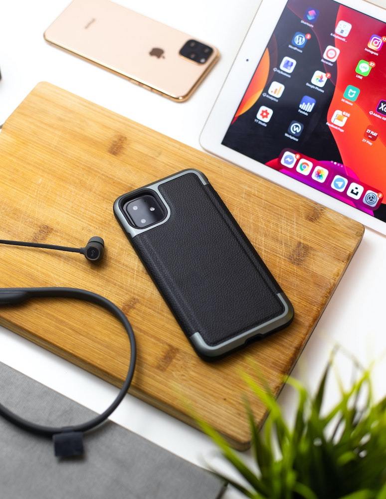 5 Types of Phone Cases: Choosing the Best One | Sahara Case LLC