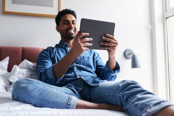 Best 10 Tablet Holders for Bed & Other Uses | Sahara Case LLC