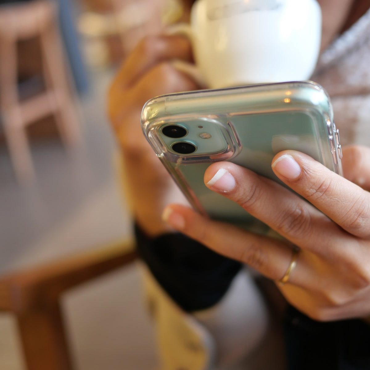 Why Do Clear Cases Turn Yellow? (+ How to Clean & Prevent It) Why Do Clear Cases Turn Yellow? (+ How to Clean & Prevent It)